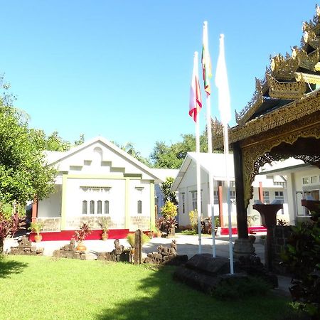 Nawarat Hotel Mrauk-oo Buitenkant foto